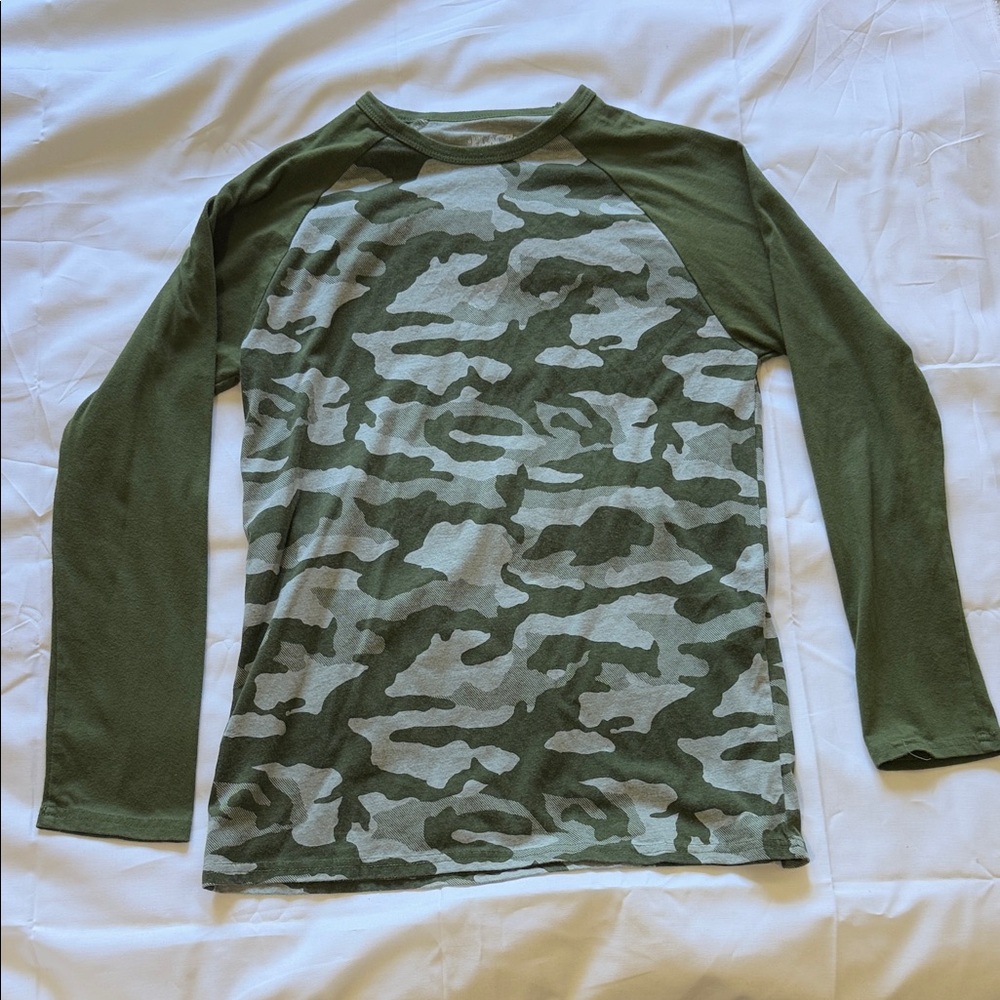 The Children's Place Green Camo Long Sleeve Tee